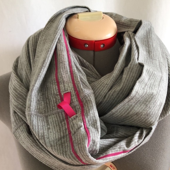 Lululemon Infinity scarf - Picture 3 of 7